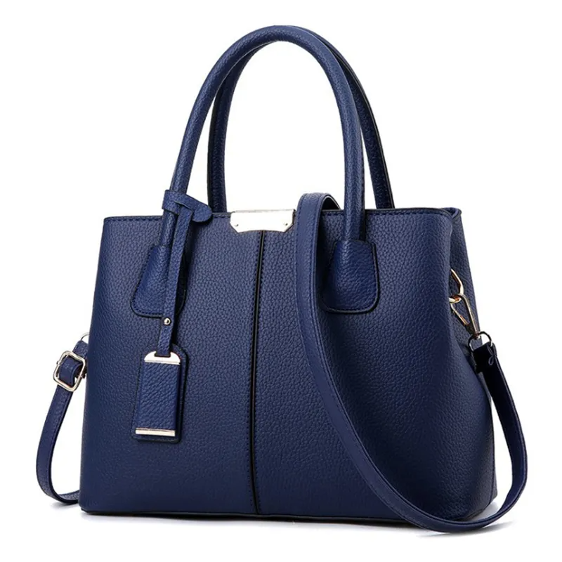Bolsa feminina em couro sintético com acabamento refinado, design moderno e espaço interno ideal para rotina urbana.