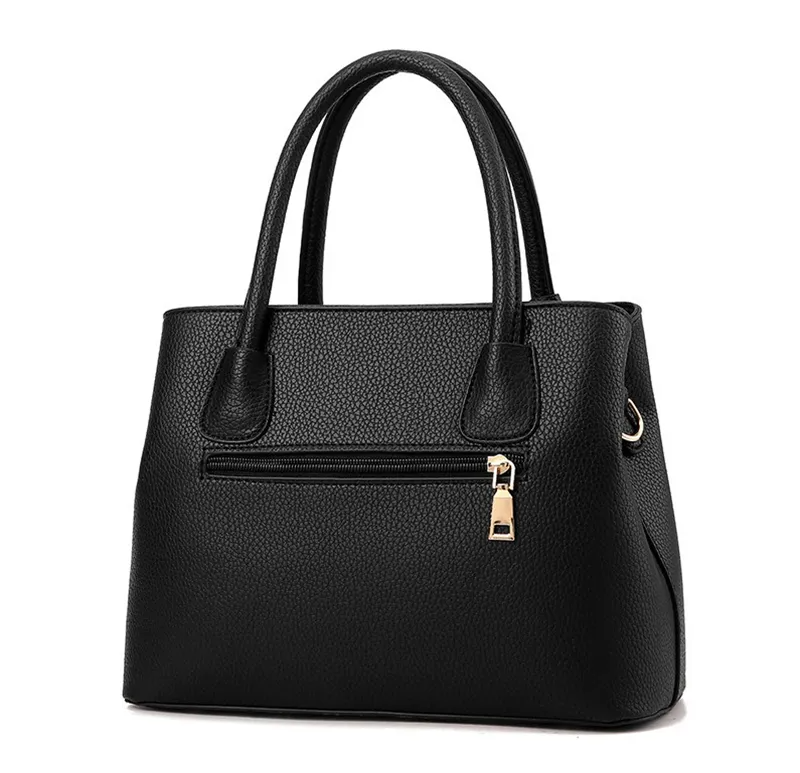 Bolsa feminina em couro sintético com acabamento refinado, design moderno e espaço interno ideal para rotina urbana.