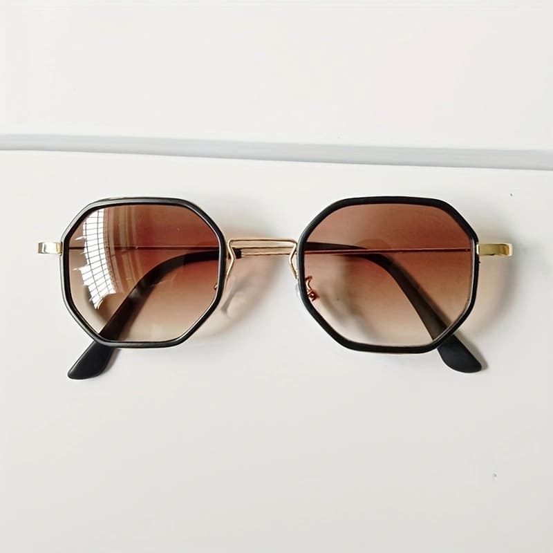 Óculos de sol feminino com lente espelhada azul e formato poligonal, acessório moderno para visuais fashionistas