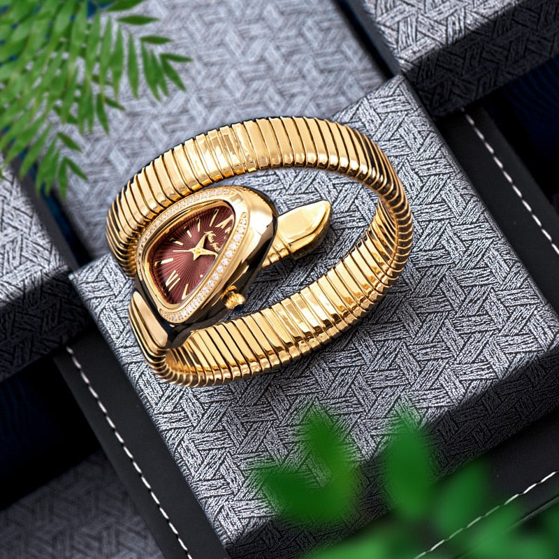 Relógio feminino dourado Miss Luxe com detalhes brilhantes e acabamento sofisticado