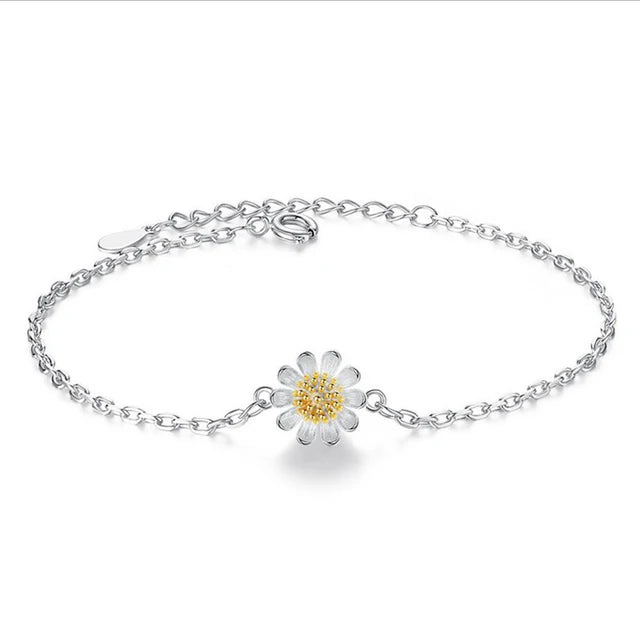 Pulseira feminina com pingente de margarida esmaltado, joia floral com toque delicado e jovem