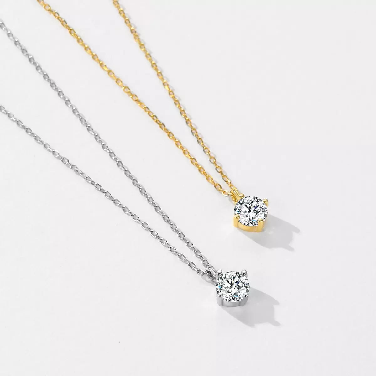 Colar feminino delicado com pingente de luz suave inspirado no crepúsculo