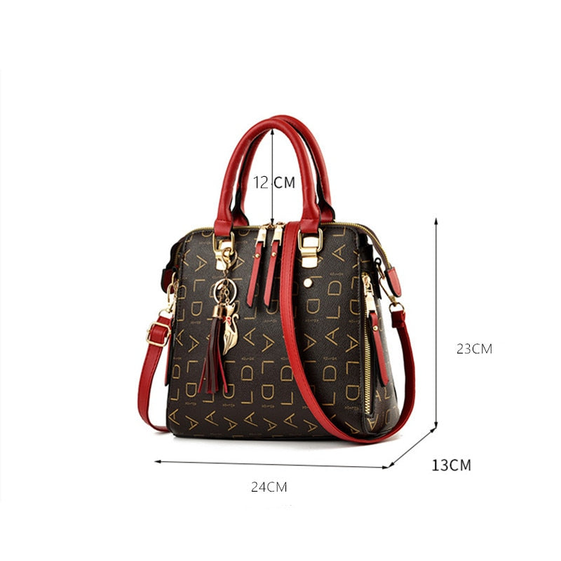 Bolsa feminina estruturada com acabamento premium e design sofisticado. Ideal para compor produções clássicas com elegância e funcionalidade.