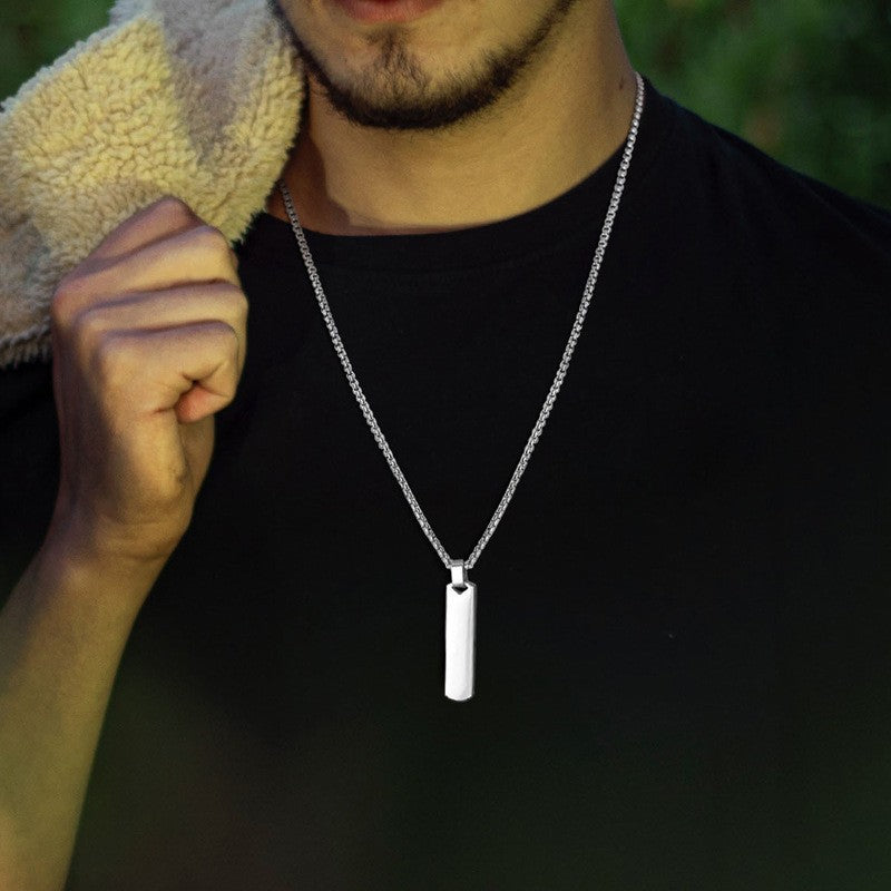 Colar masculino com pingente retangular em aço inox polido estilo moderno