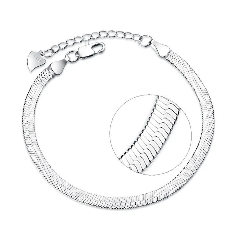 Pulseira feminina ajustável estilo snake em prata com acabamento polido, acessório moderno e versátil