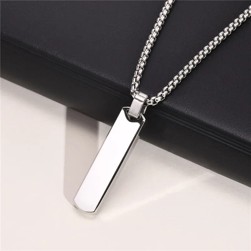 Colar masculino com pingente retangular em aço inox polido estilo moderno