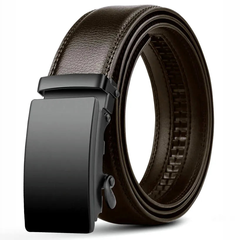 Cinto masculino preto em couro sintético modelo Essential, acessório básico com design discreto para qualquer ocasião