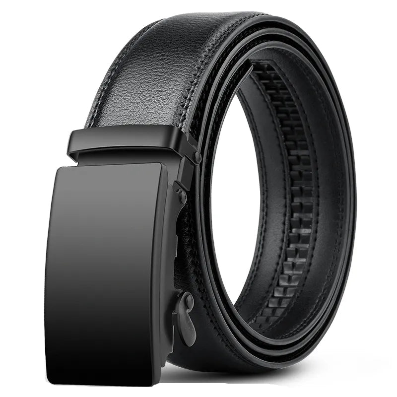 Cinto masculino preto em couro sintético modelo Essential, acessório básico com design discreto para qualquer ocasião