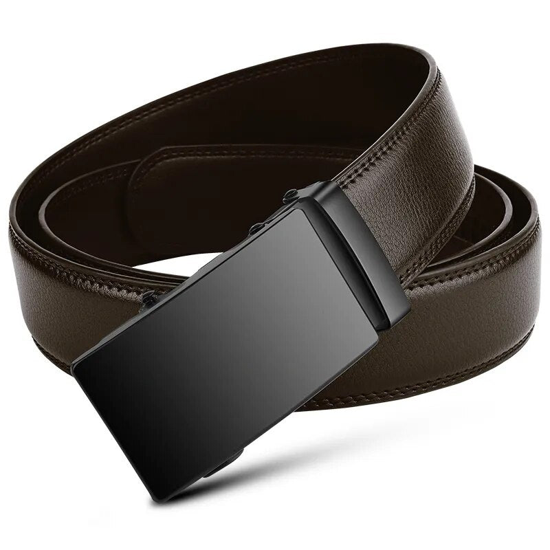 Cinto masculino preto em couro sintético modelo Essential, acessório básico com design discreto para qualquer ocasião